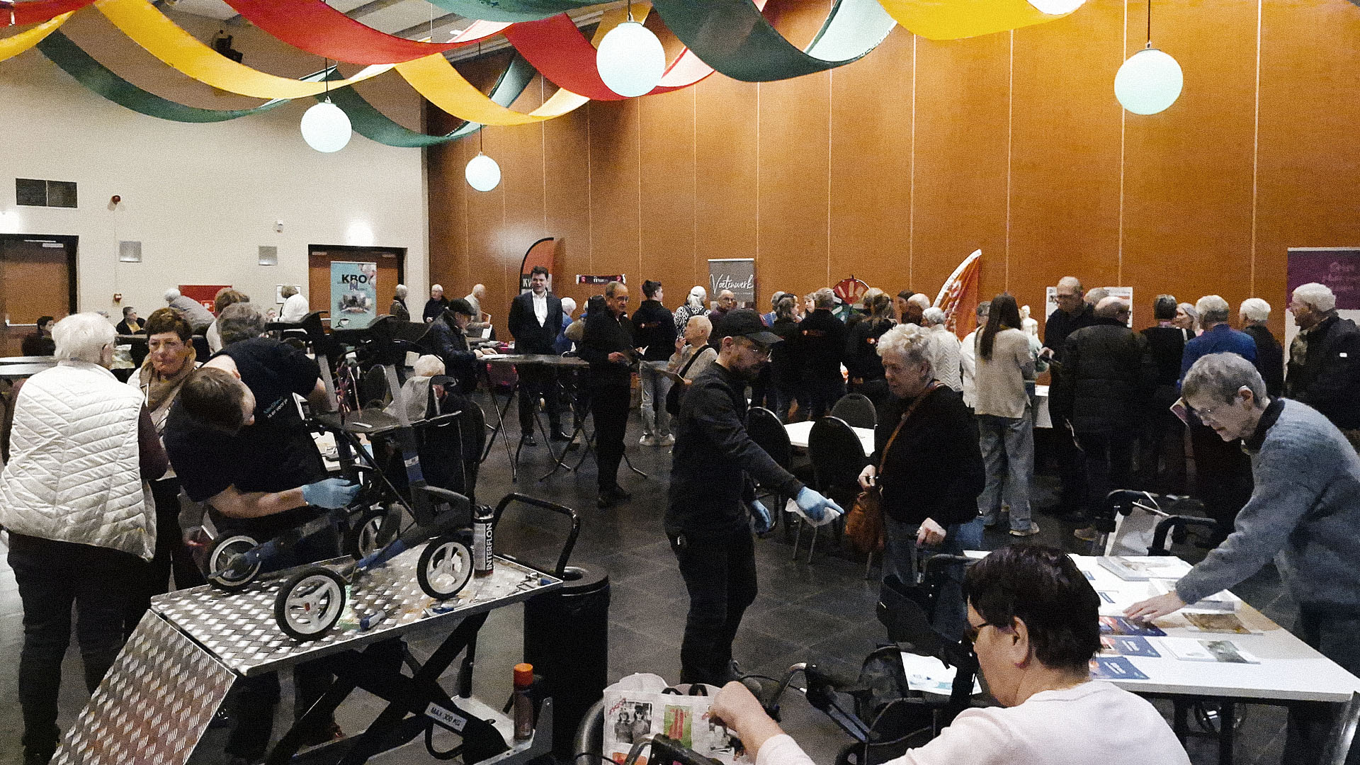 “Mensen weten vaak niet waar ze staan” – Vitaliteitsmarkt in Heerlen richt zich op valpreventie voor