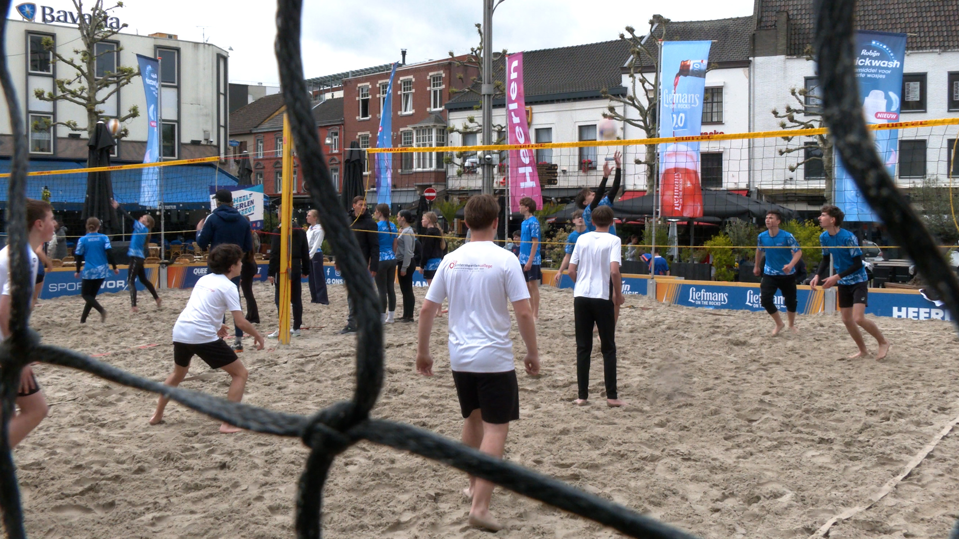 16 & 17 mei Beachvolleybal topniveau op Pancratiusplein Heerlen, nu sportplek voor inwoners en schol