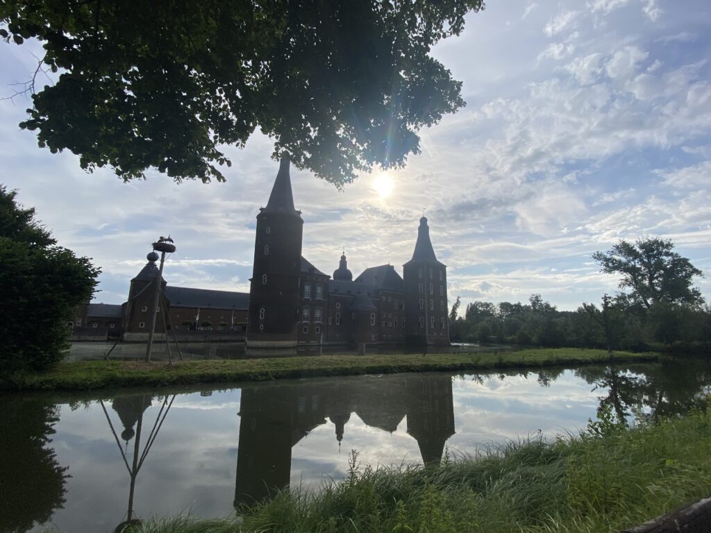 Gemeente helpt harmonie uit de brand met tijdelijk repetitieruimte in Kasteel Hoensbroek