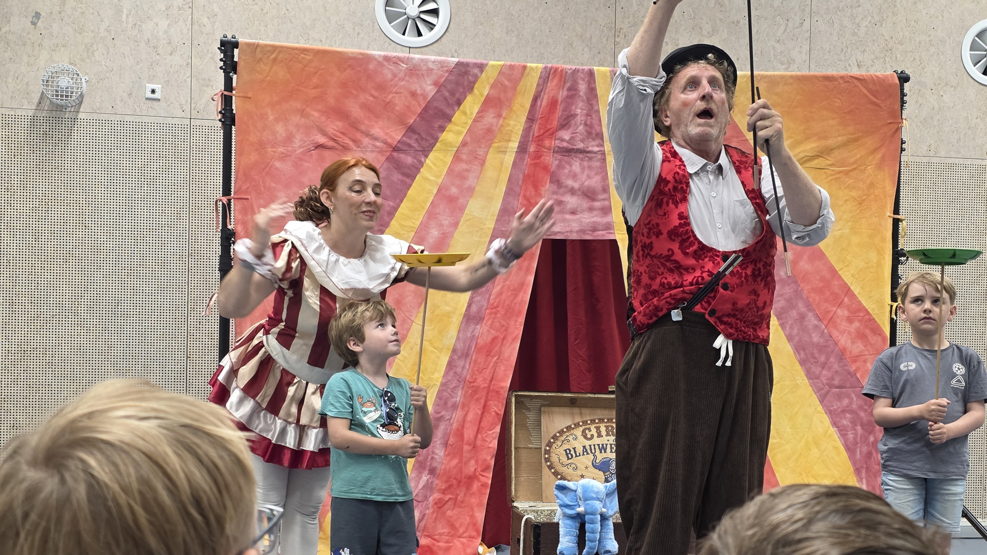 Wolkentheater bezorgt kinderen in AZC Heerlen een dag om even alles te vergeten