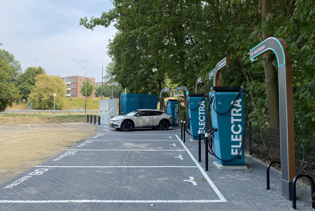 Nieuw snellaadstation voor elektrische auto's geopend in Heerlen