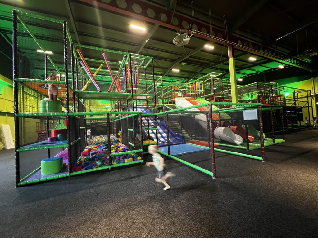Vernieuwde Monkey Town in Heerlen geopend: ouders blij, kinderen blij