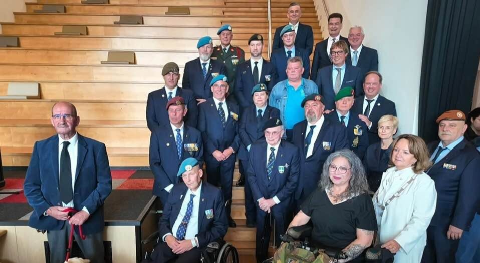 Burgemeesters Parkstad onderscheiden (oud-)militairen tijdens Veteranendag in Brunssum