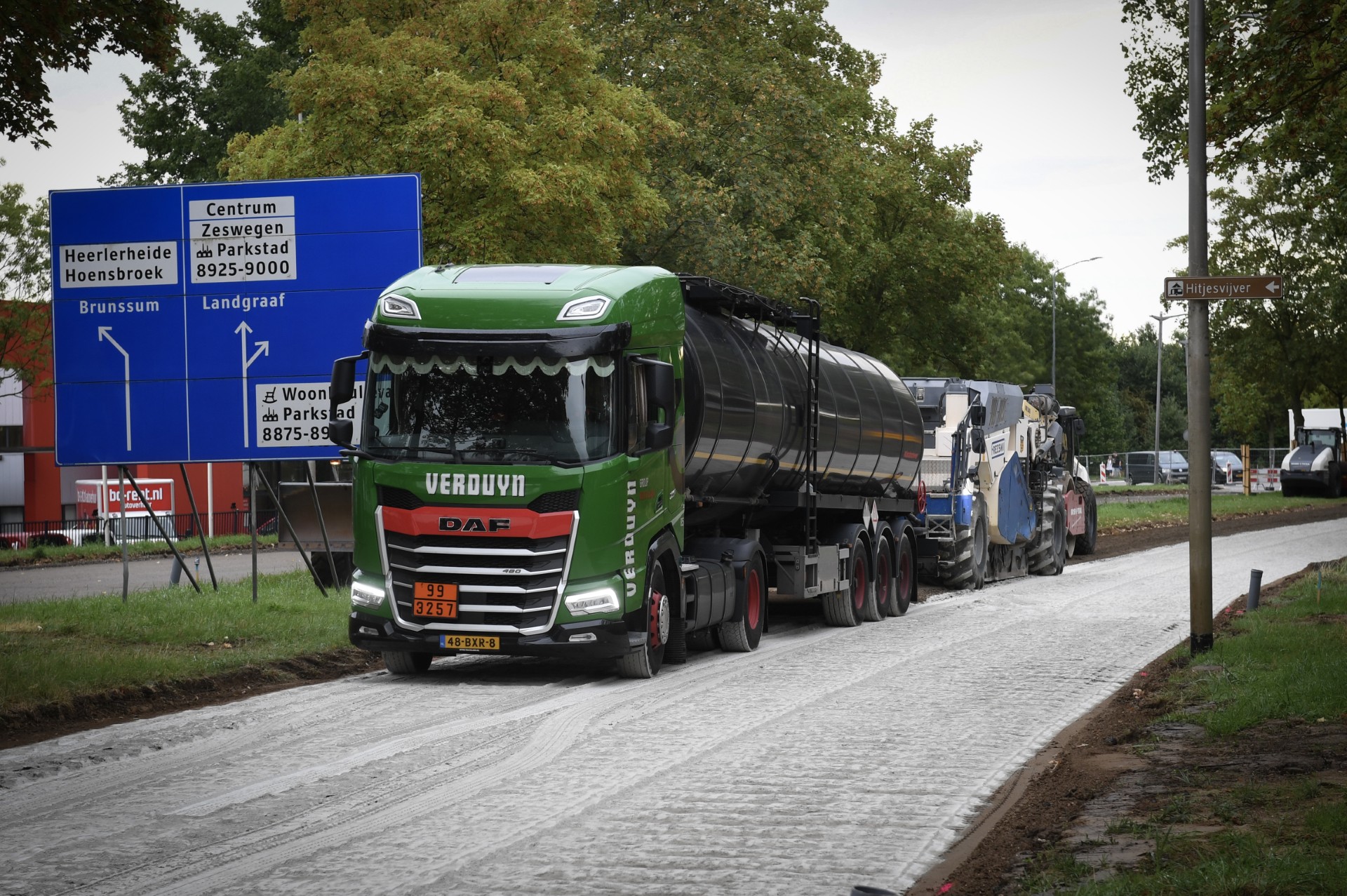 De Beersdalweg in Heerlen weer geopend na groot asfaltonderhoud